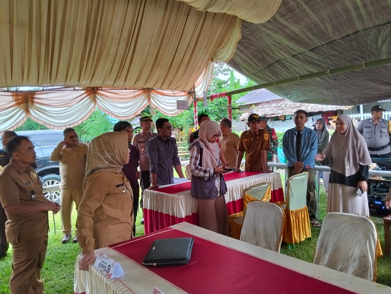 Dipimpin Pj Bupati Sila Botutihe, Forkopimda Gorut Tinjau Kesiapan Pemungutan Suara di Kecamatan Tolinggula