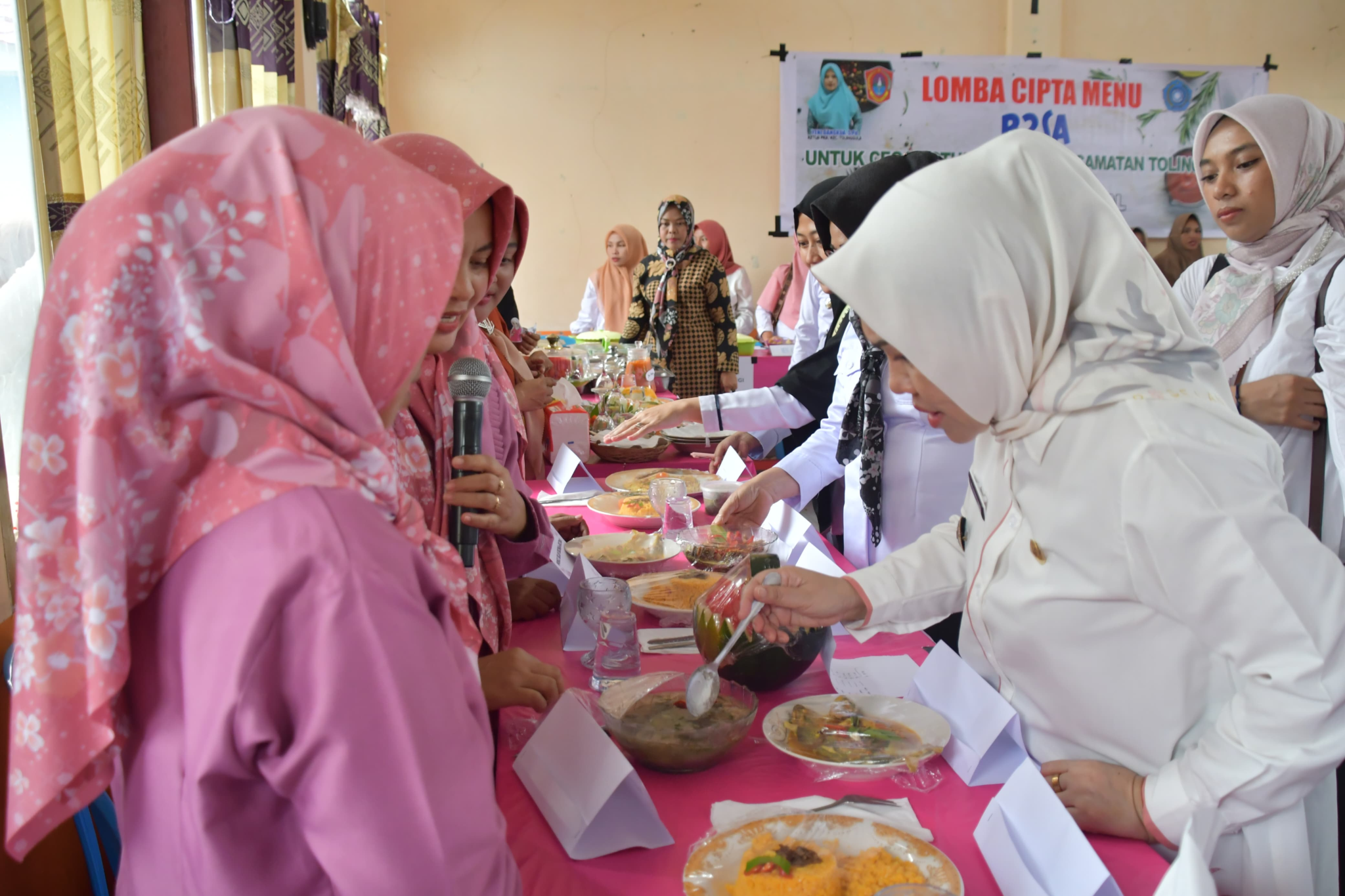 Lomba Cipta Menu PKK se- Kecamatan Tolinggula, Pj Bupati : Edukasi Masyarakat Ciptakan Makanan dengan Bahan Pokok Lokal