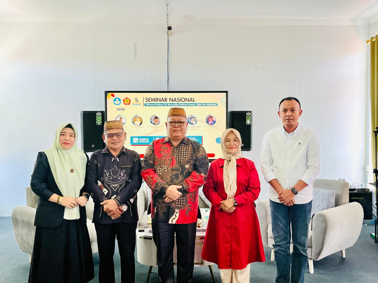 Asisten I Pemkab Gorontalo Utara menghadiri Seminar Nasional