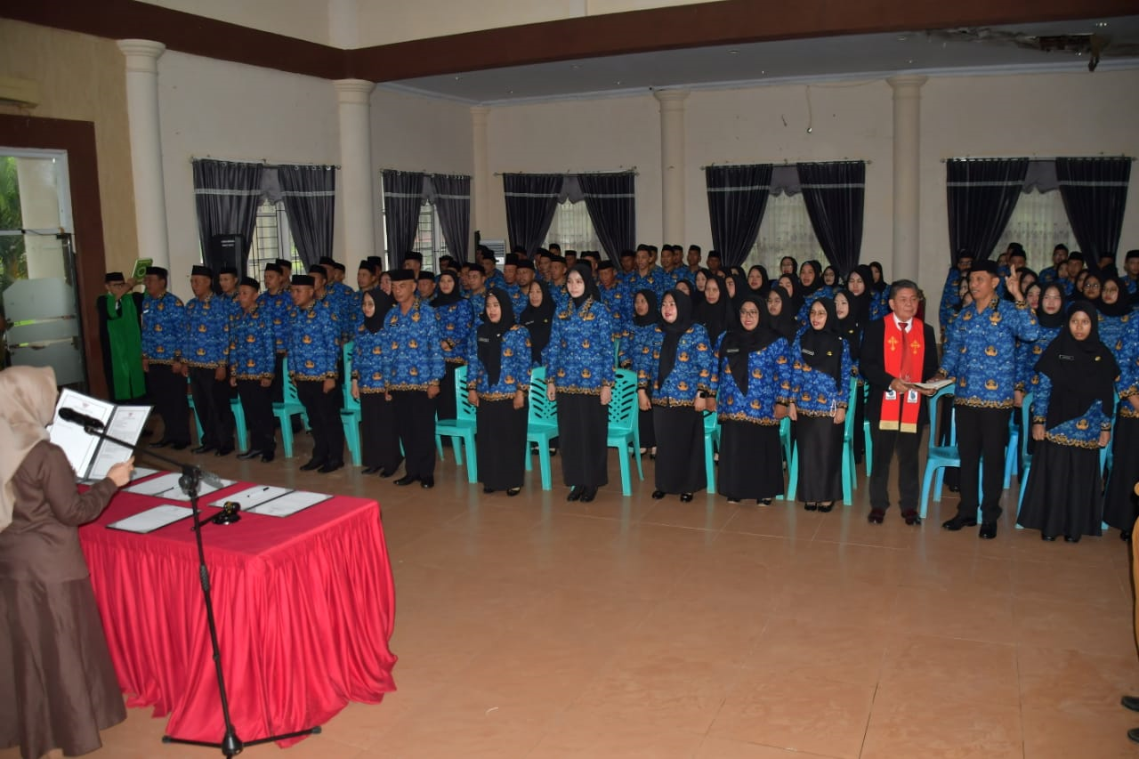 PJ. Bupati Gorontalo Utara Resmi Melantik dan Mengambil Sumpah P3K dan Menyerahkan SK CPNS Formasi Tahun 2024