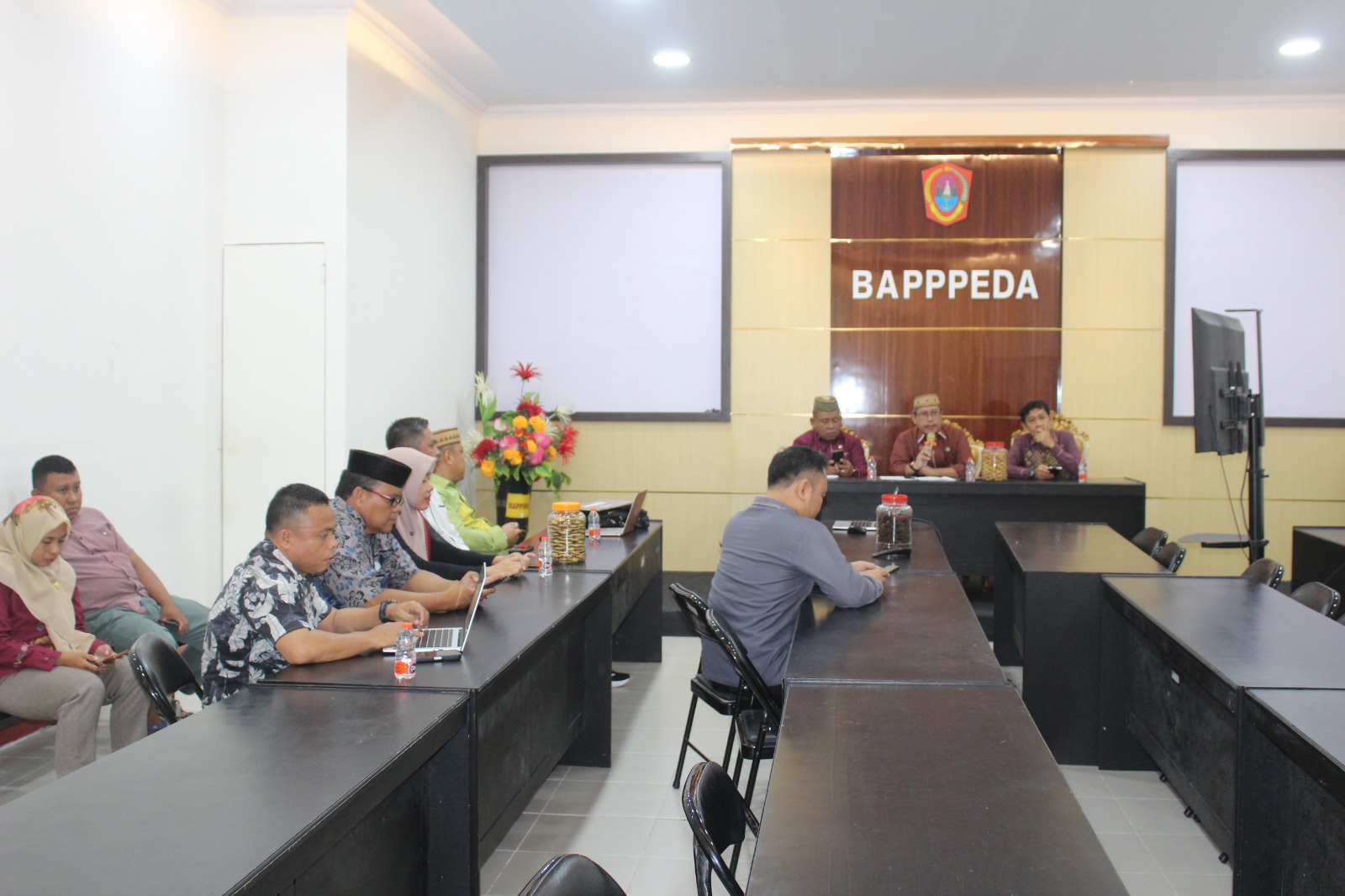 Sekda Gorontalo Utara Membuka Rapat Evaluasi dan Penandatanganan Berita Acara  Hasil Akhir Pemutakhiran Data Indeks Desa