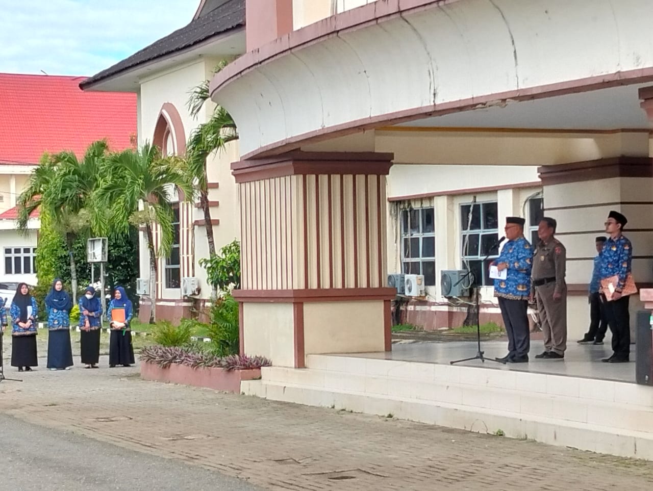 Asisten 1 Setda Kabupaten  Gorontalo sebagai Pembina Apel KORPRI