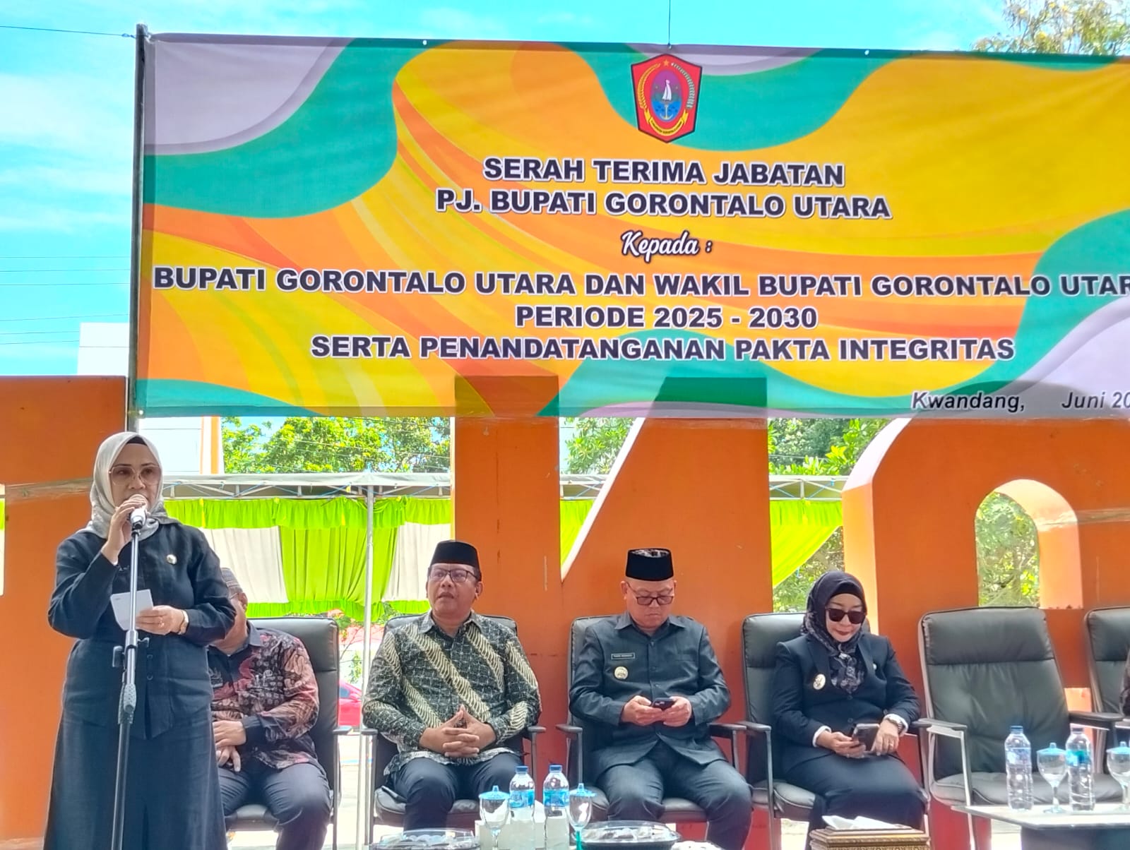 Moment Serah Terima Jabatan  Pj. Bupati ke Bupati dan wakil Bupati Gorontalo Utara
