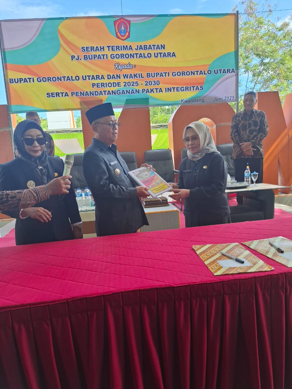 Serah Terima Jabatan Pj. Bupati ke Bupati dan Wakil Bupati Gorontalo Utara