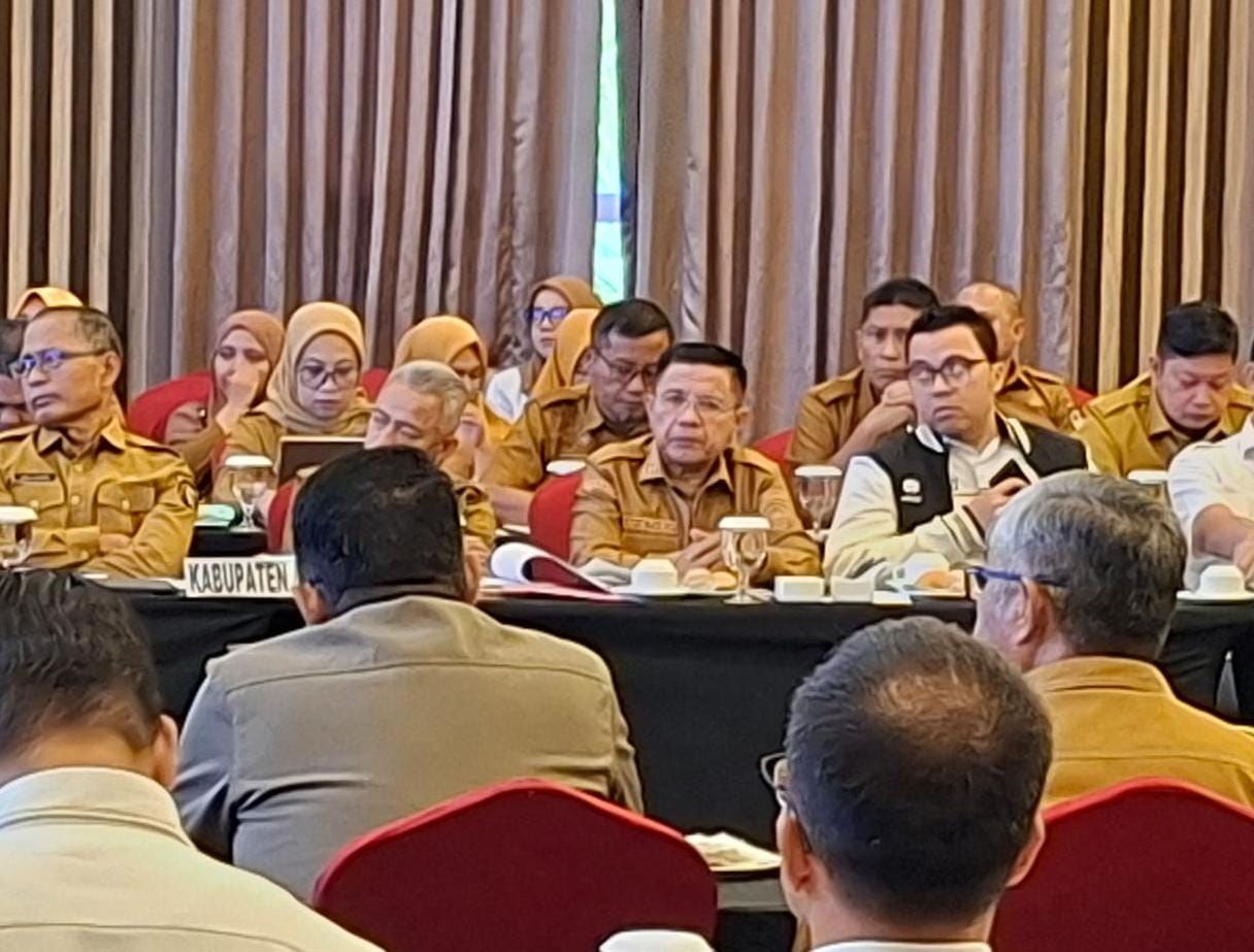 Asisten II Menghadiri Rakorev Penyerapan APBD dan APBN Triwulan I Tingkat Provinsi Gorontalo