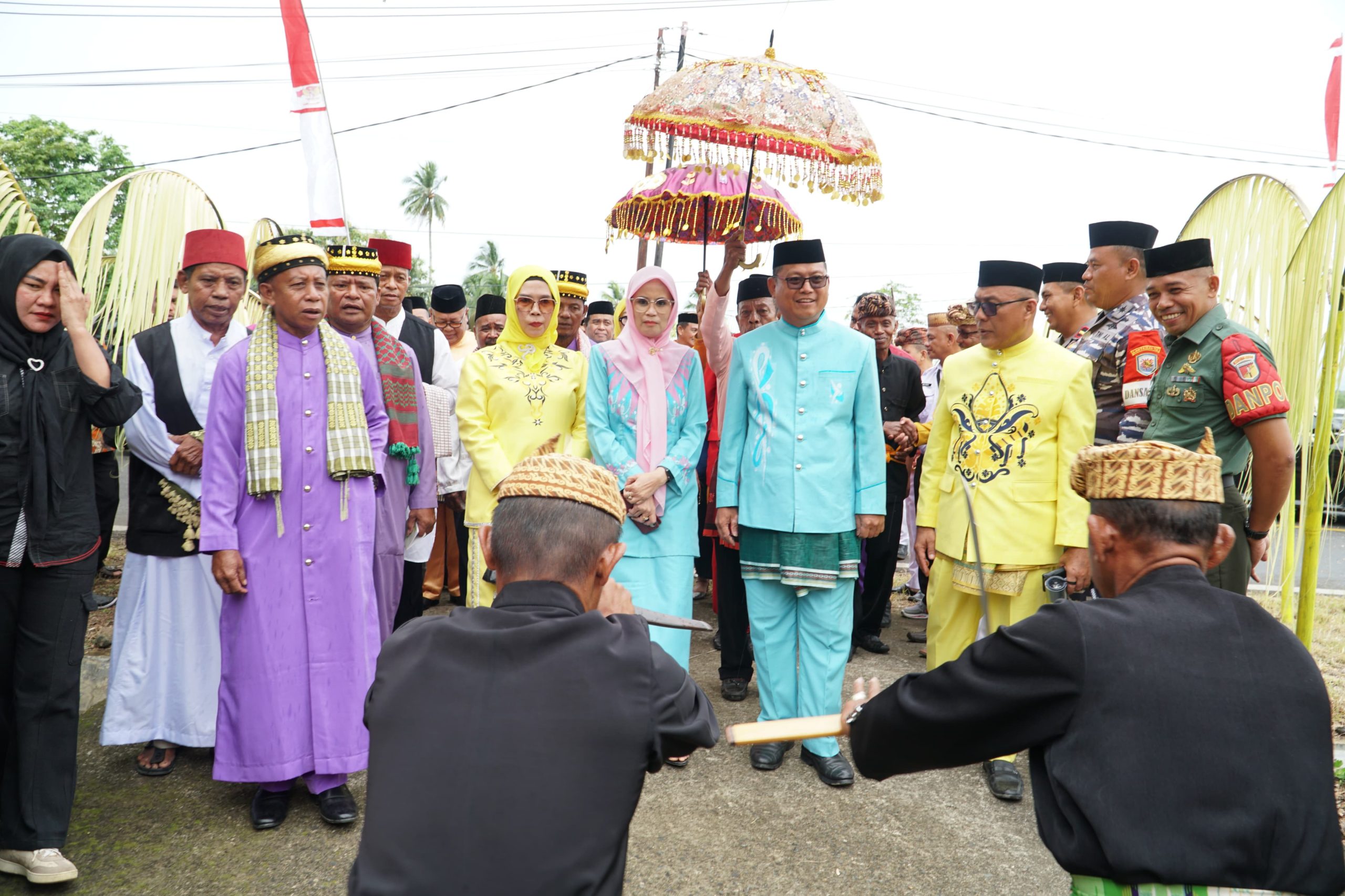 Bupati Thariq dan Wabup Nurjanah Ikuti Adat Mopotilolo di Kecamatan Anggrek