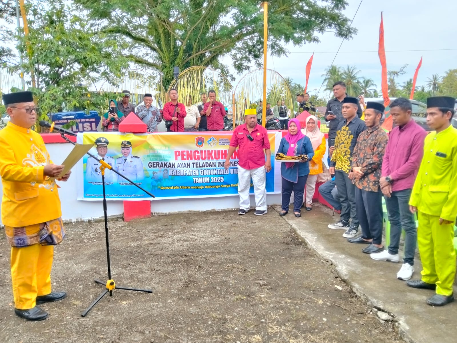 Pengukuhkan Pengurus Keagaman di Sumalata, Bupati : Kerukunan Beragama adalah Kunci Kemajuan