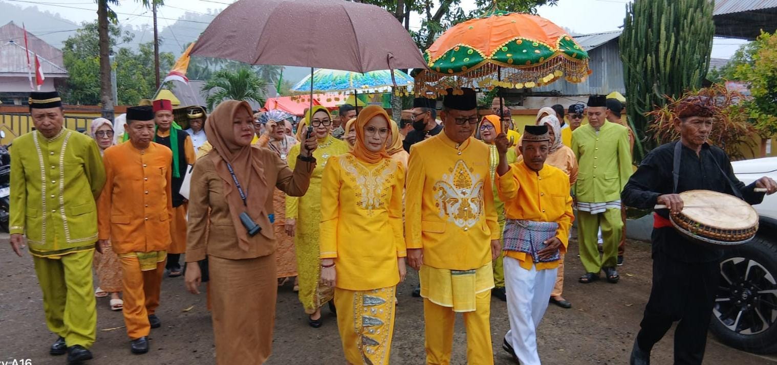Kecamatan Biau Gelar Proses Adat Mopotilolo  Bupati dan Wakil Bupati Gorontalo Utara