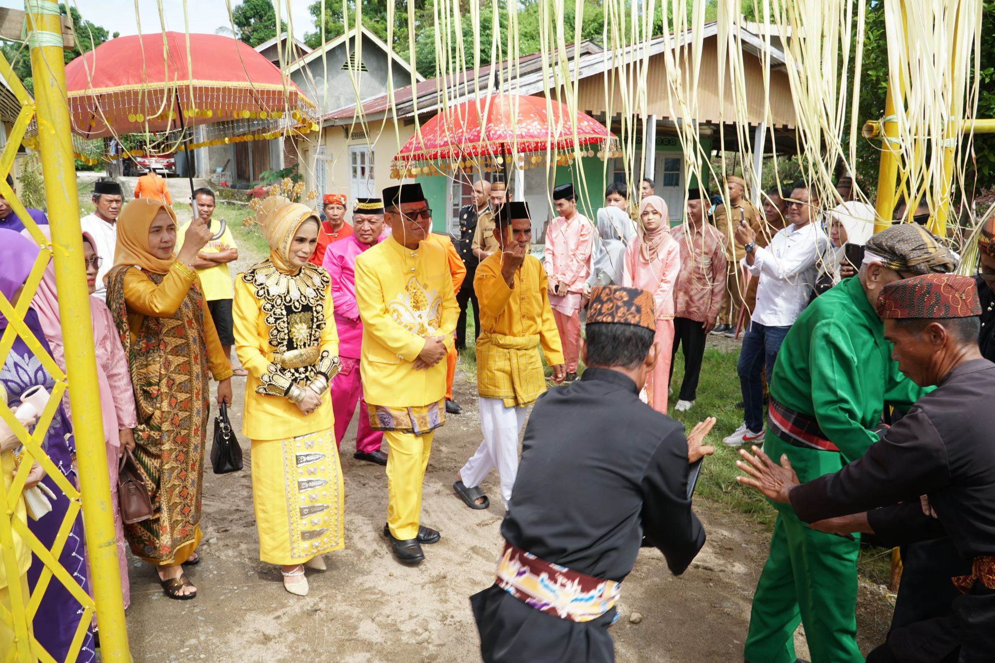 Bupati Gorontalo Utara Thariq Modanggu  Jalani Prosesi Upacara Adat Molo’opu