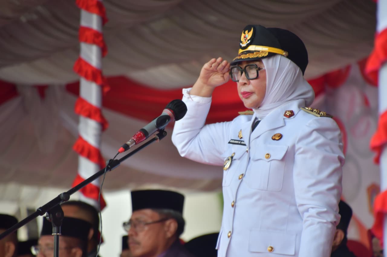 Wabup Nurjanah Hasan Yusuf  Pimpin Upacara Penurunan Bendera HUT RI ke-80