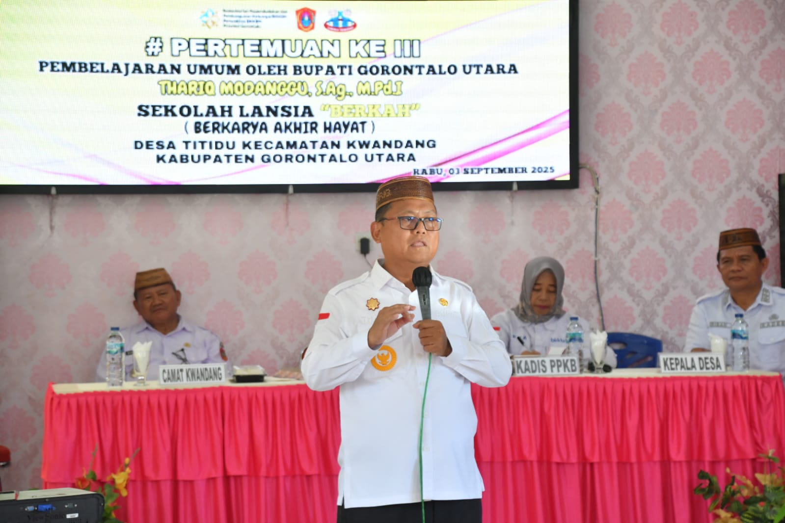 Bupati Thariq Modanggu Berbagi Ilmu pada Pertemuan III Sekolah Lansia BERKAH