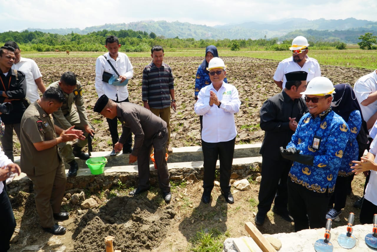 Kebanggaan Daerah : Bupati Thariq Modanggu Pimpin Ground Breaking dan Sosialisasi Penanganan Kemiskinan Ekstrem di Desa Bulalo, Kecamatan Kwandang