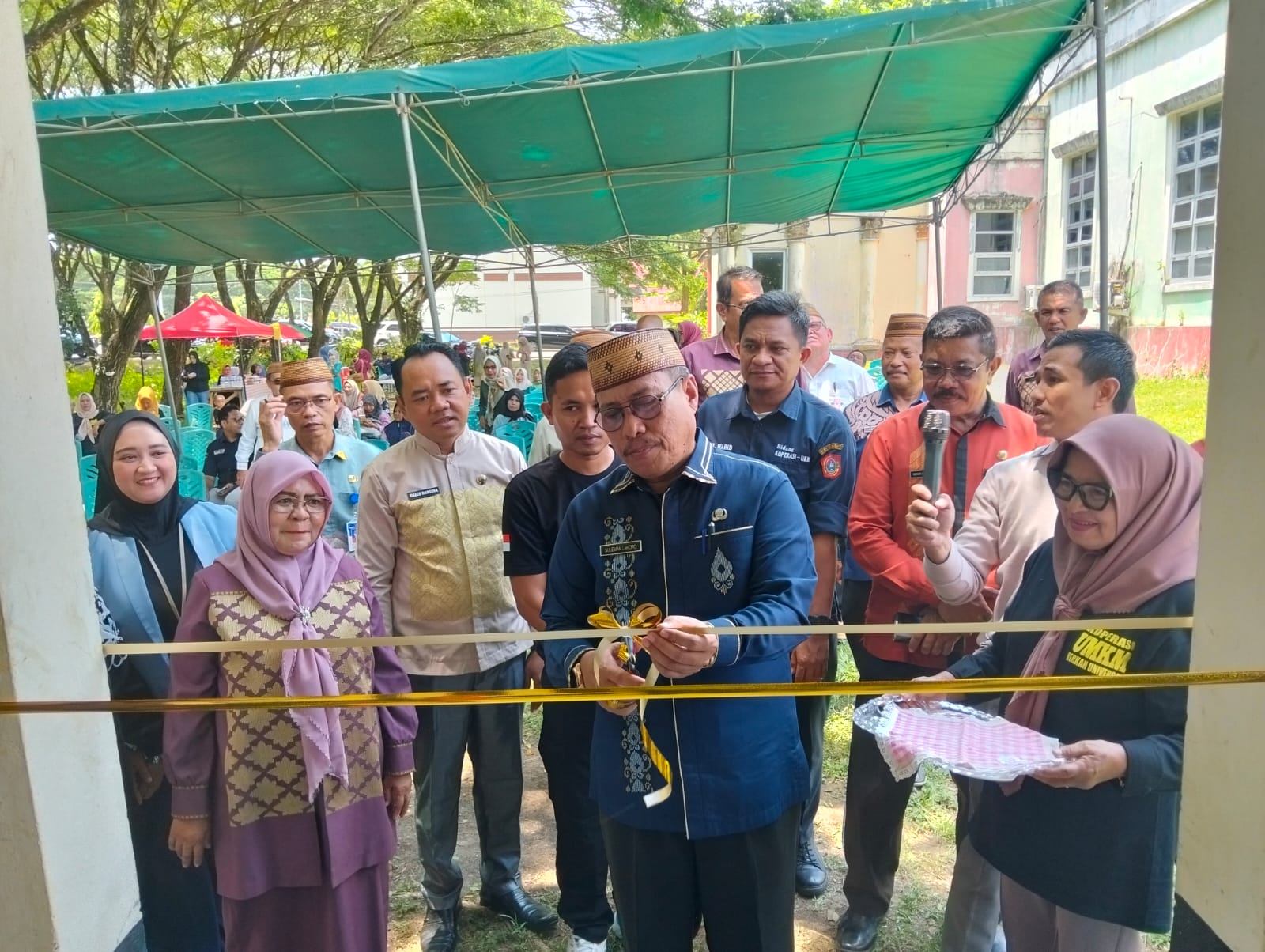 Sekda Suleman Lakoro Resmikan Galeri Pusat Oleh-Oleh UMKM, Dorong Ekonomi Lokal Gorontalo Utara