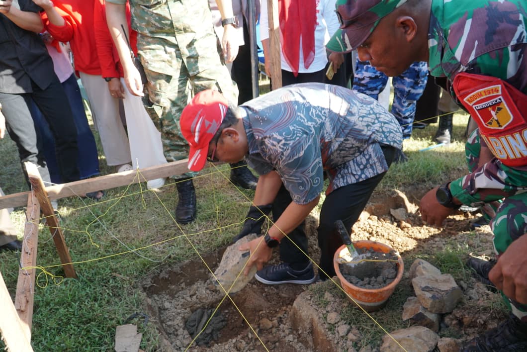 Bupati Thariq Modanggu Letakkan Batu Pertama, Pembangunan Fisik KDKMP di  Desa Masuru