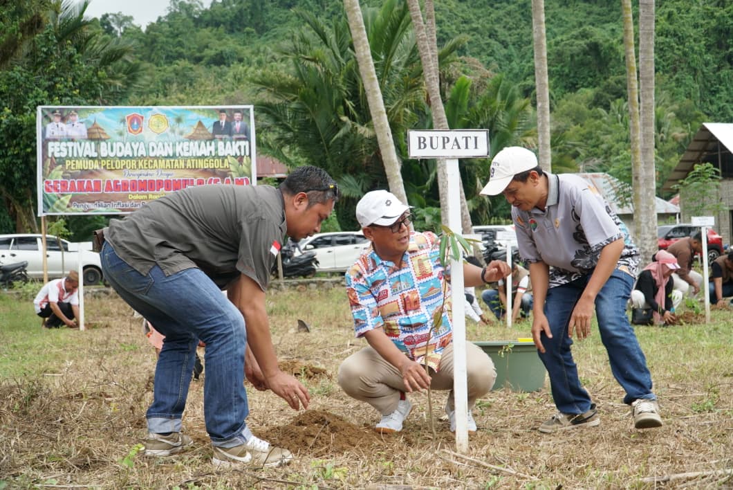 Bupati Thariq Melakukan Penanaman : Desa Tombililato Jadi Pusat Durian Unggul Lewat Agro Mopomulo