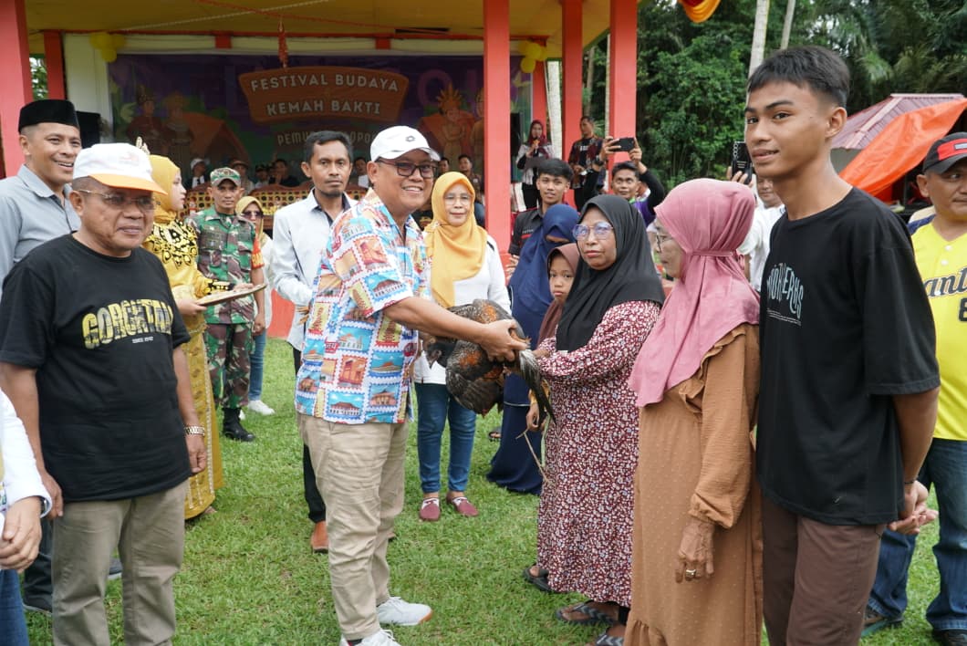Bupati Thariq Gandeng Orang Tua Siswa Lewat Program G210, Ayam Jadi Kunci Tingkatkan Ekonomi Keluarga