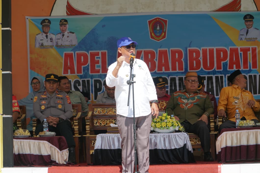 Bupati Thariq Apresiasi Semangat Kerja ASN Monano, Apel Kerja Digelar Meriah di Lapangan Desa Monano