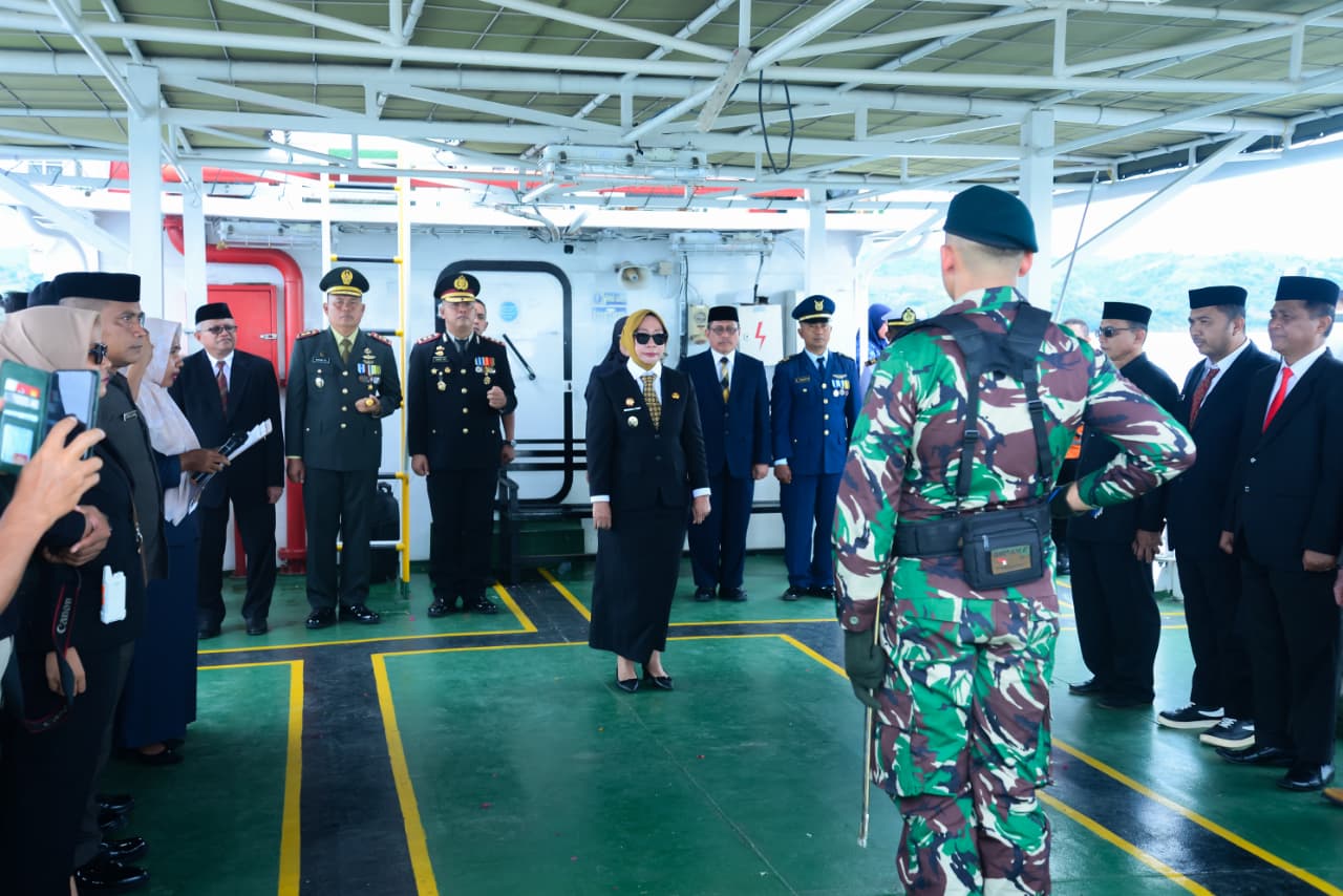 Tabur Bunga di Laut Kwandang, Wabup Nurjanah dan Forkopimda Kenang Jasa Pahlawan