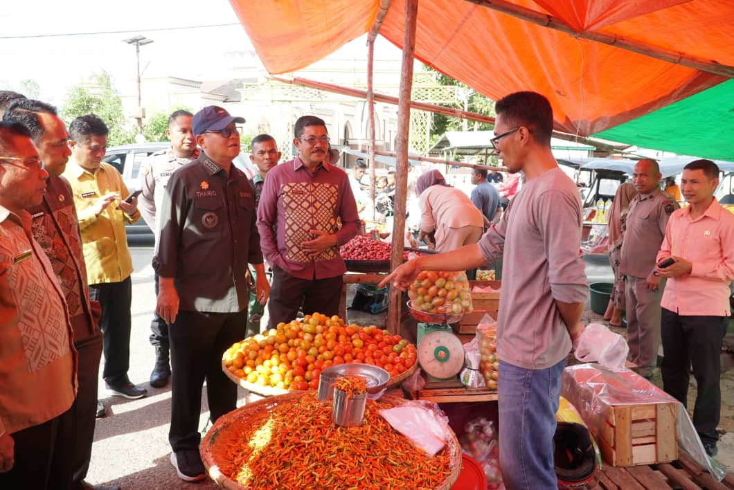 Jelang Akhir Tahun, Bupati Thariq Modanggu Sidak Pasar Moluo Kwandang, Cek Harga Bahan Pokok
