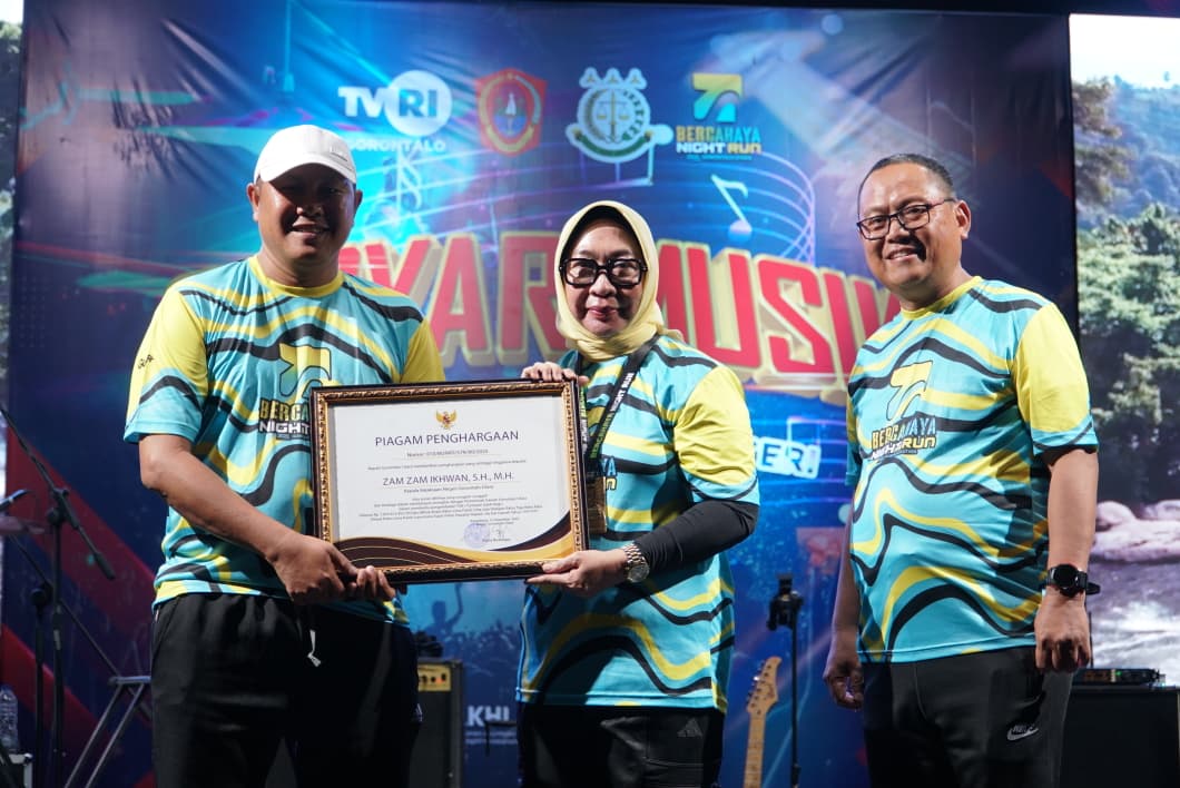 Pemerintah Kabupaten Gorontalo Utara Memberikan Piagam Penghargaan Kepada Kejari Gorontalo Utara Dan Hibah Tanah Ke TVRI Gorontalo