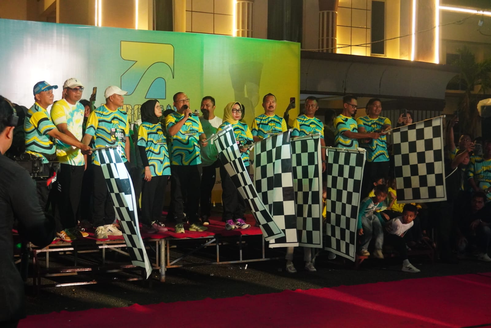 Night  Run Bercahaya Gorontalo Utara, Dilepas Bupati, Ibu Wabup, Ketua DPRD Provinsi Gorontalo Dan Forkopimda Gorontalo Utara